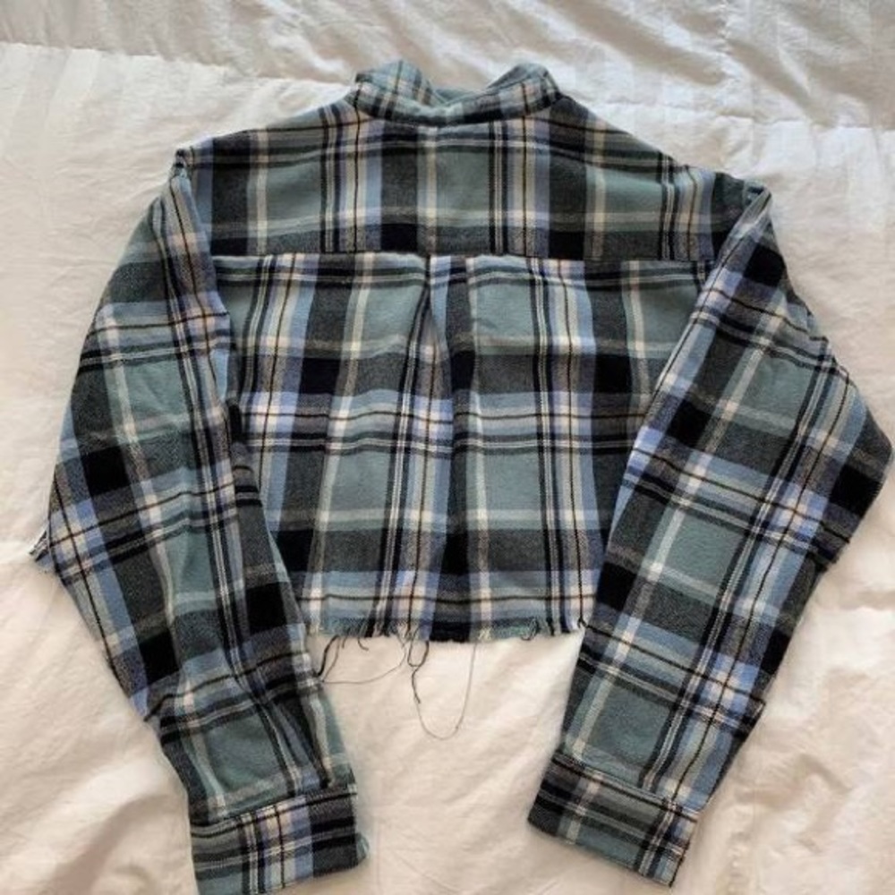 Cropped Flannel - Picture 2 of 3